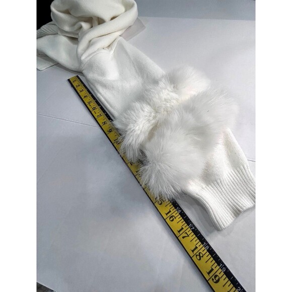 Philosophy by Republic Woman’s Size XL V-Neck White Sweater with Faux Fur Cuffs. - Picture 11 of 12